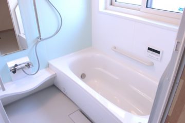 丸ごとリフォームしますか? 建て替えますか?